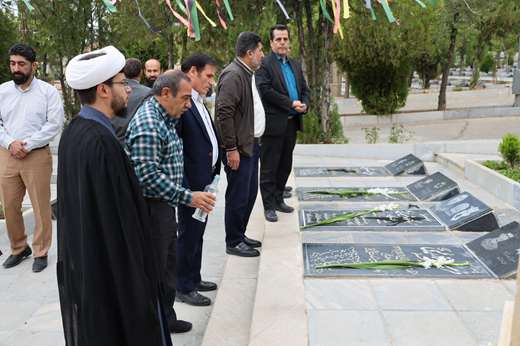 آغاز مراسمات بزرگداشت هفته دامپزشکی در چهارمحال و بختیاری با حضور مدیرکل دامپزشکی و کارکنان این اداره کل در گلزار شهدای شهرکرد
