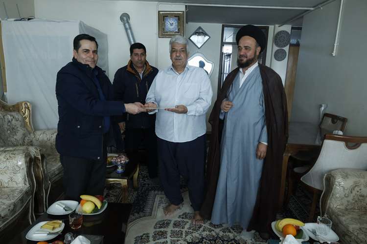 مدیرکل دامپزشکی استان چهارمحال و بختیاری از تعدادی از جانبازان شاغل در این اداره کل تجلیل نمود