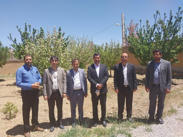 مدیرکل دامپزشکی استان با سفر به شهرستان بن، با کارکنان این شبکه دیدار و از زحمات ایشان تقدیر نمود. 