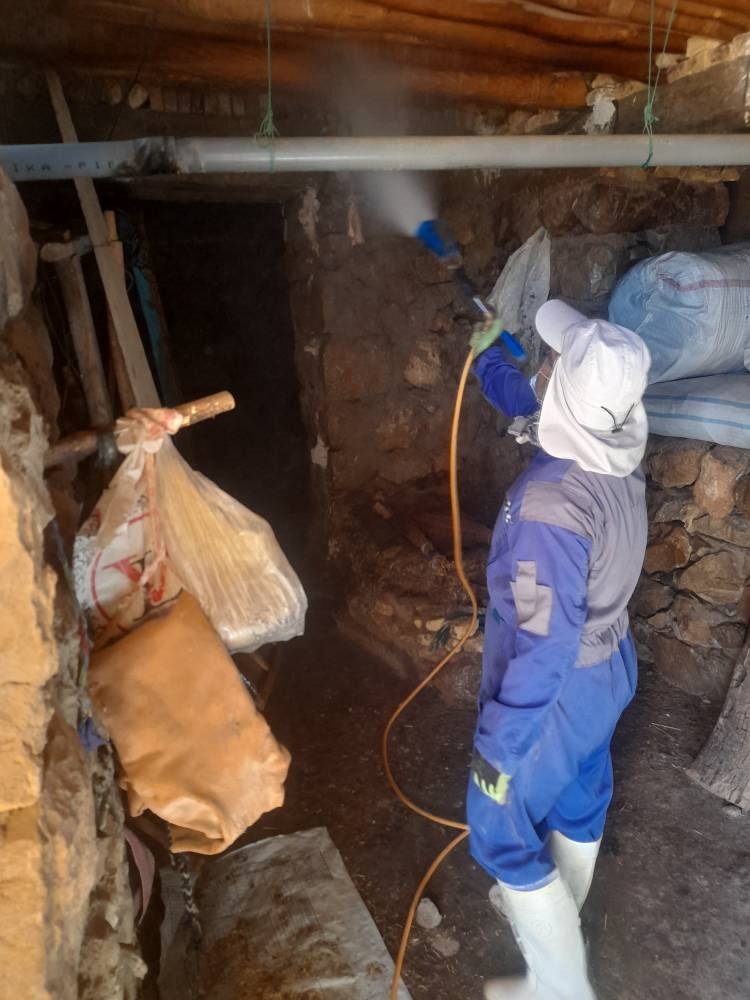 برگزاری اردوی جهاد دامپزشکی به مناسبت هفته پدافند غیرعامل در مناطق محروم شهرستان کیار 