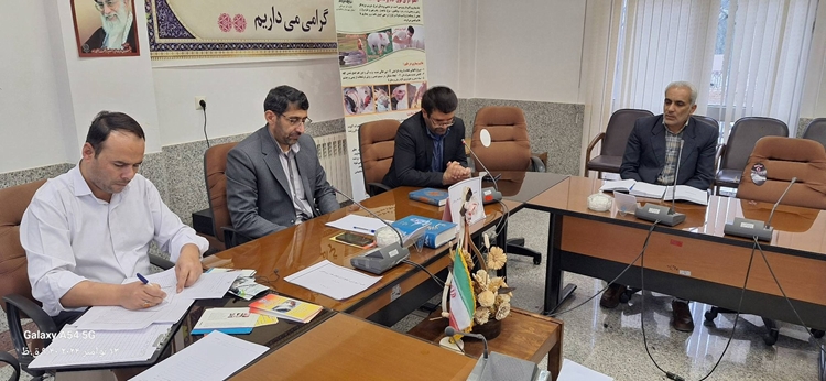  جلسه آموزشی آشنایی با بیماری آنفلوانزای فوق حاد پرندگان و بیماری تب برفکی در بخشداری لاران برگزار شد.